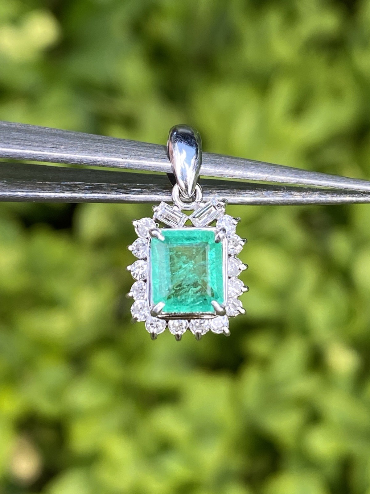 Stunning Natural Columbian Emerald & Quality Diamond Platinum Pendant