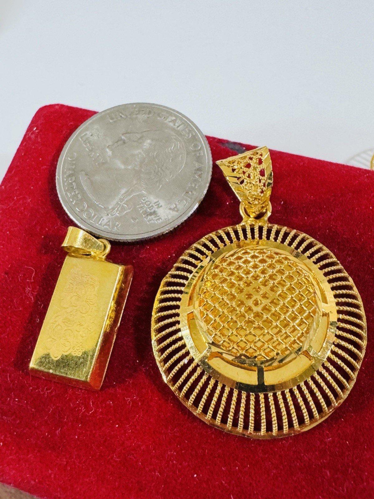 22K 916 22C Real Gold Two Set of Pendant 1 x Bar & 1x Round 7.24g