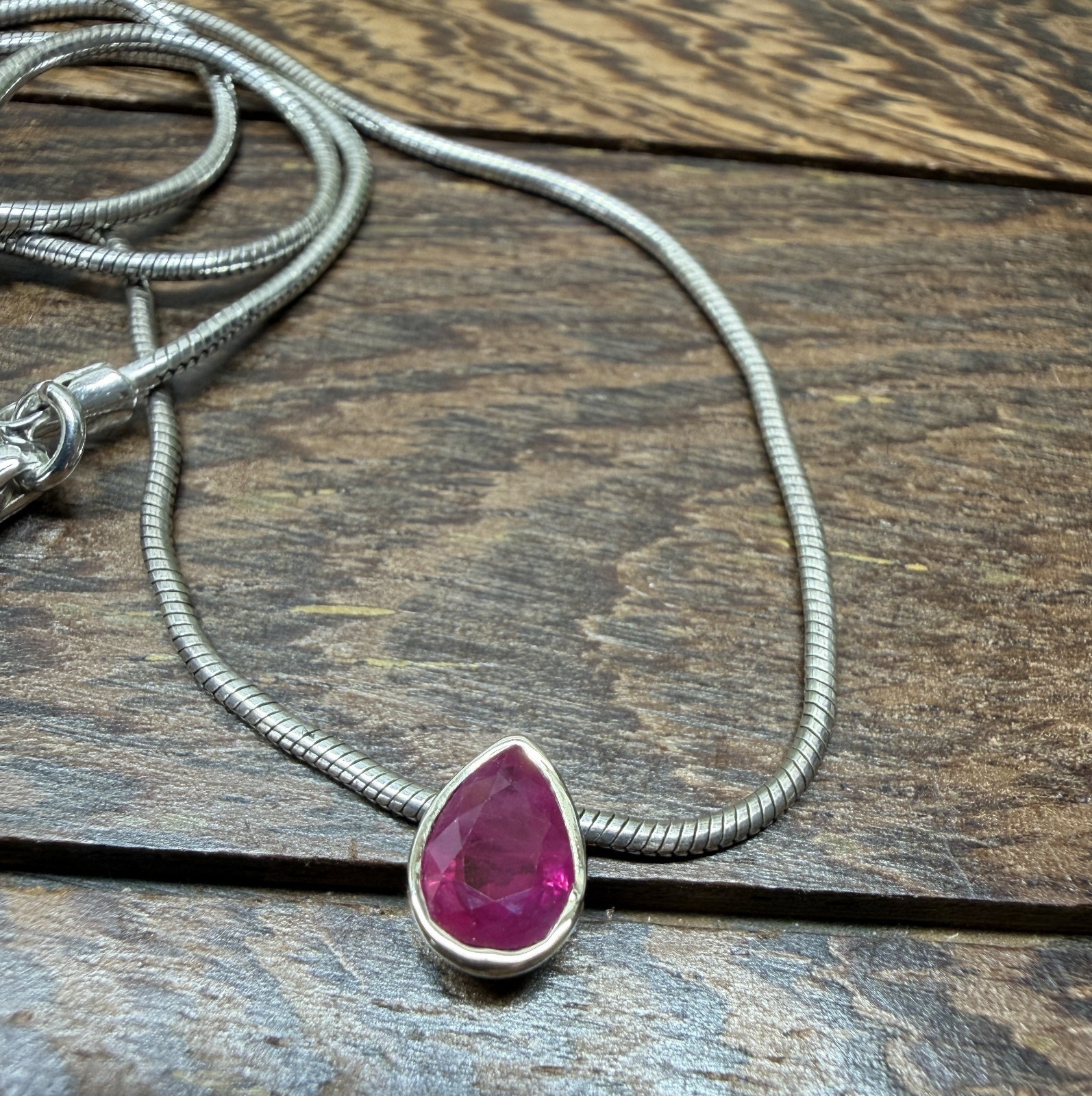 Vintage Modern 925 Sterling Silver & Dainty Red Pendant Necklace 18″ Chain 4g