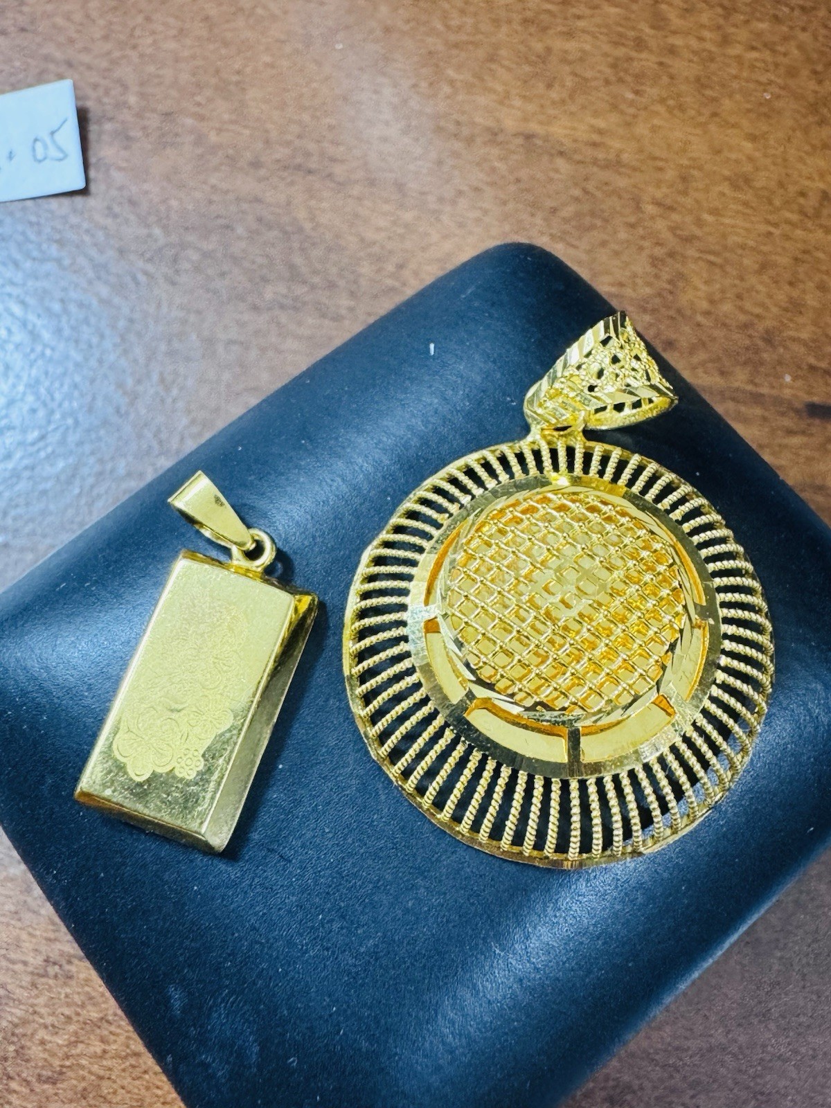 22K 916 22C Real Gold Two Set of Pendant 1 x Bar & 1x Round 7.24g