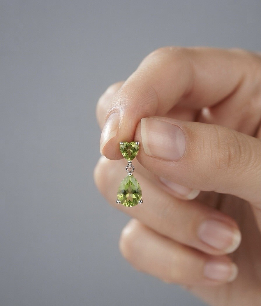 Top Selection Piece Of Natural Peridot Stone Sterling Silver 925 Pendant