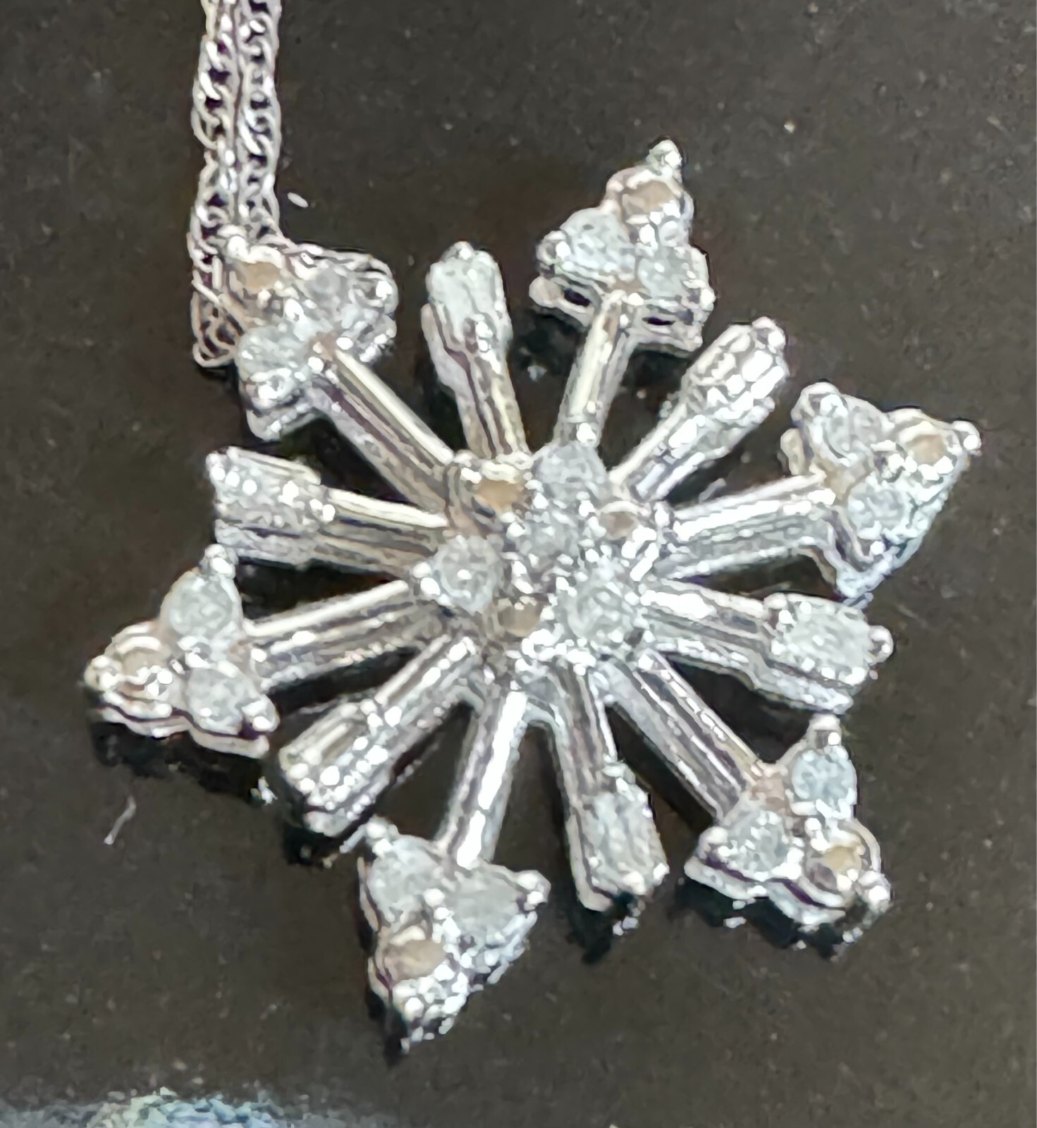 WHITE GOLD AND COLORLESS SAPPHIRE SNOWFLAKE PENDANT NECKLACE