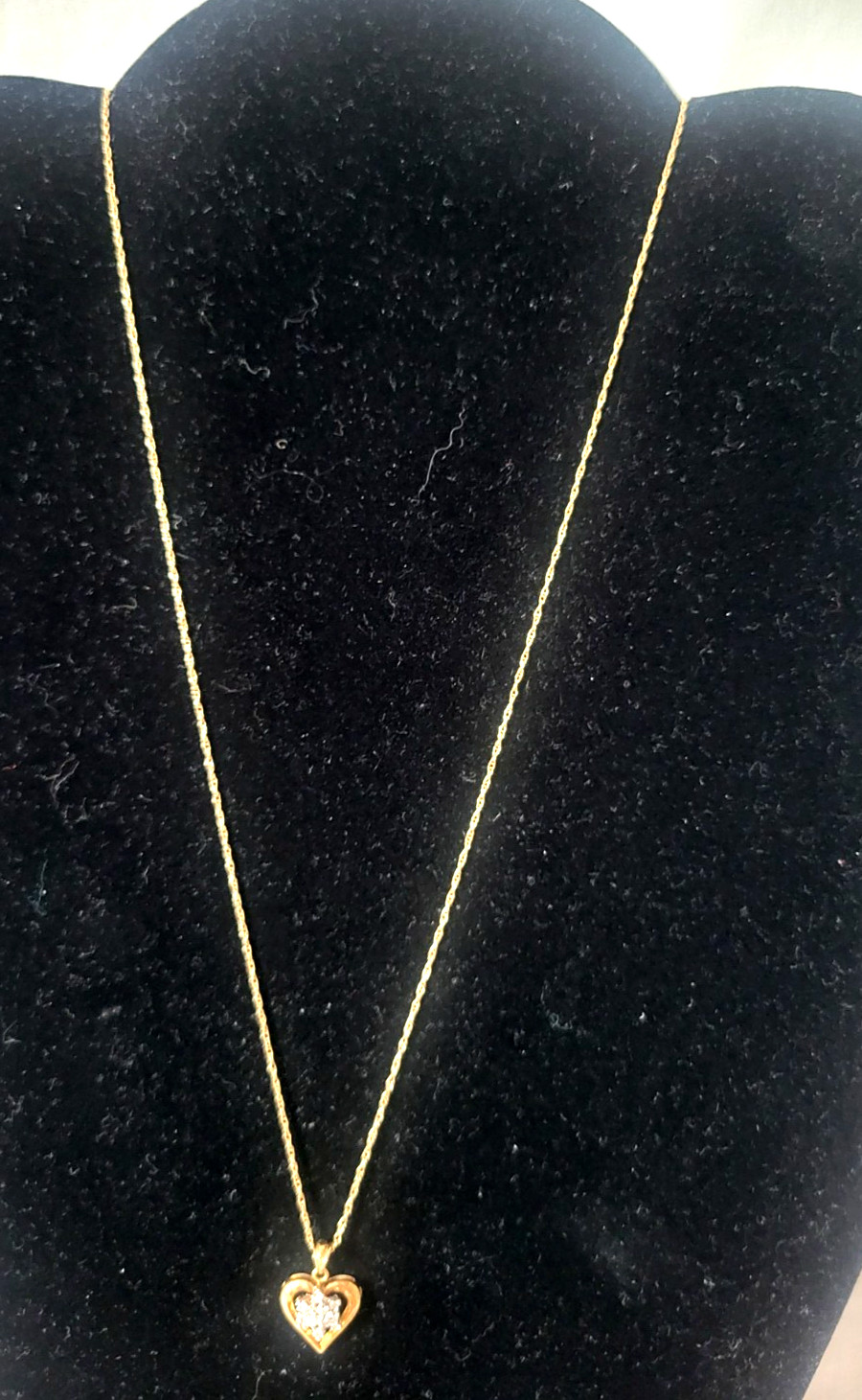 Solid 10K Gold Diamond Cluster Heart Pendant Necklace With 18″ Long 10K Chain