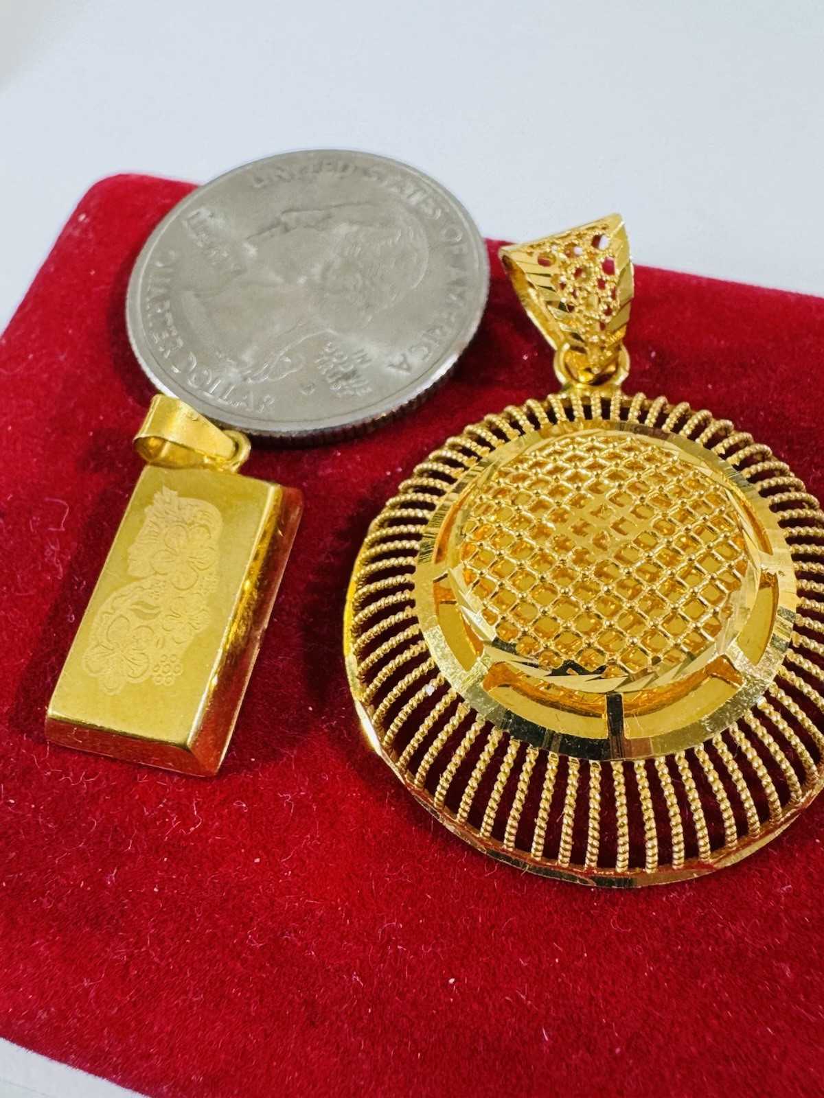22K 916 22C Real Gold Two Set of Pendant 1 x Bar & 1x Round 7.24g