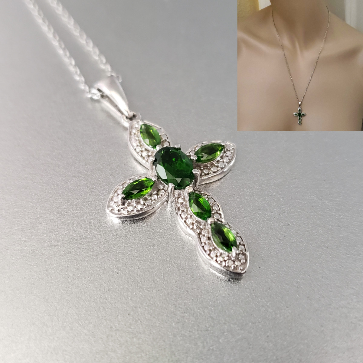 Diopside Platinum Overlay Sterling Cross Pendant Necklace (20 in) TGW 1.70 cts