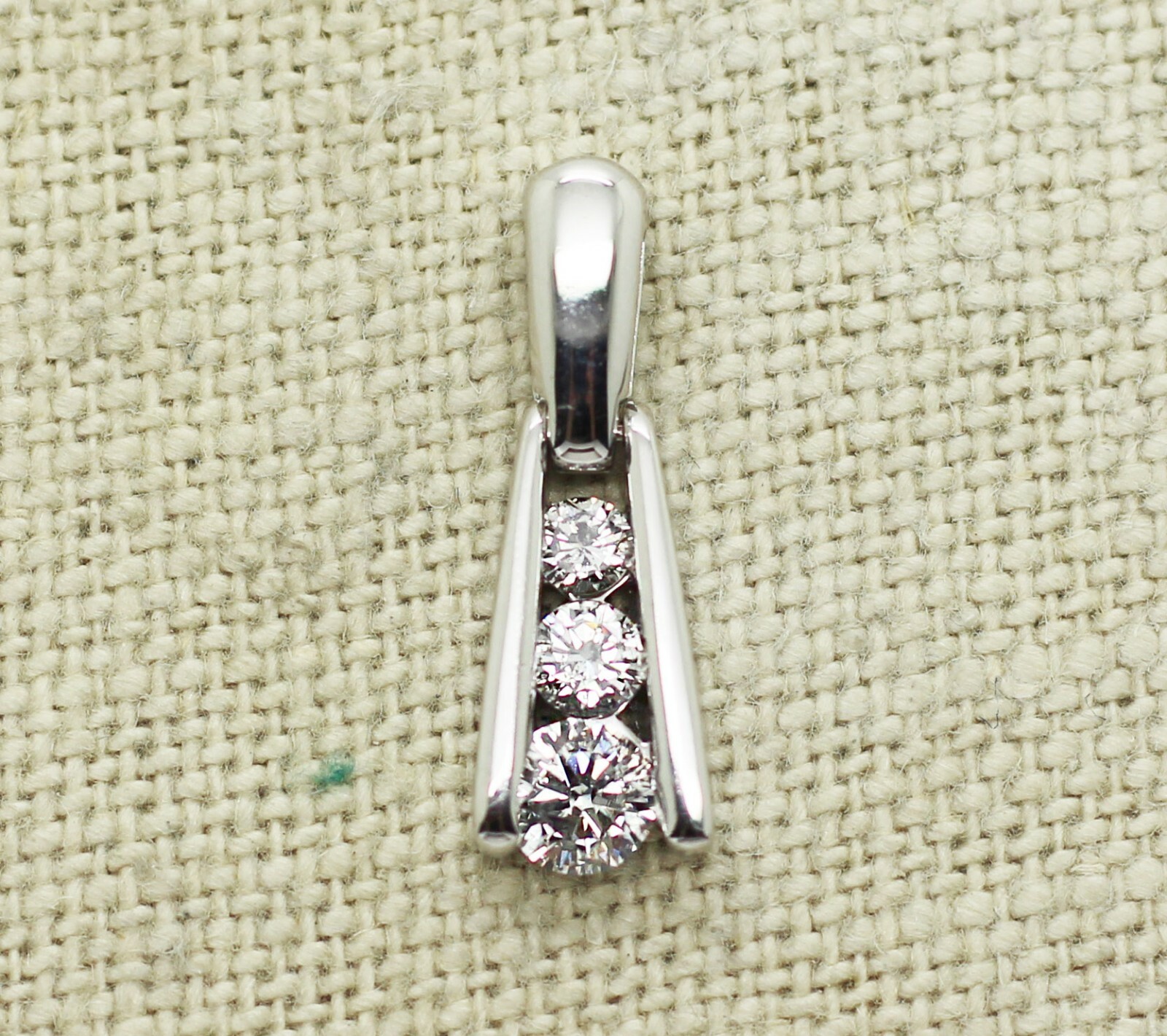 14k White Gold 0.57ct Diamond Pendant