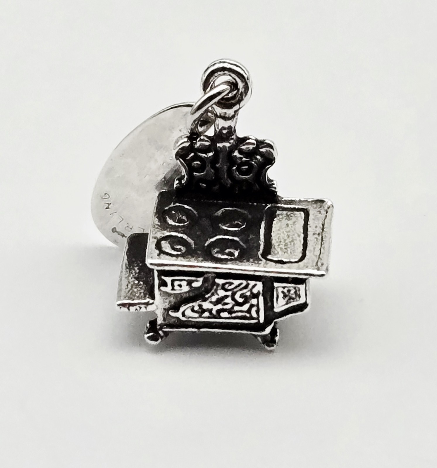 VTG Sterling Silver Wood Stove Charm Pendant ‘Minnesota’ Travel 3D Souvenir 4.2g