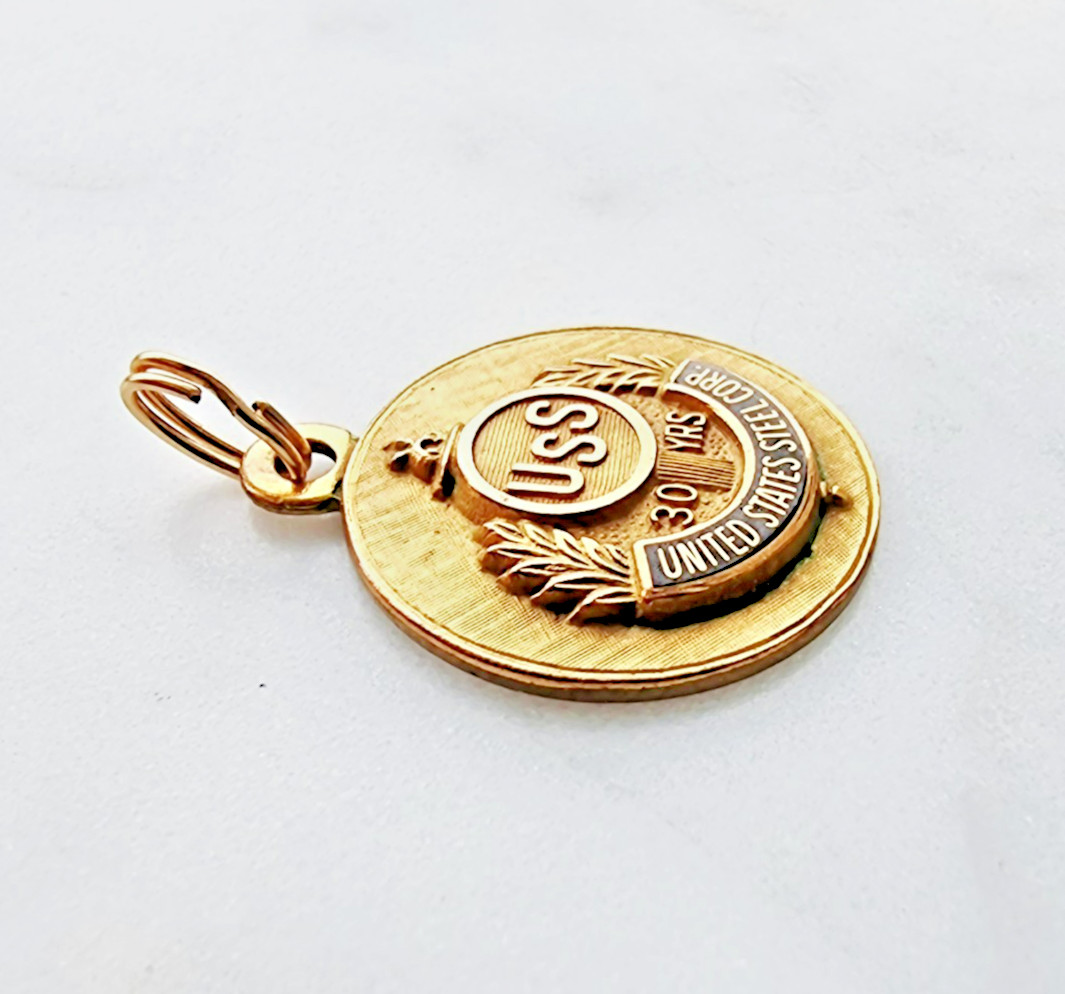 10K GOLD FIELD 1/10 UNITED STATES STEEL CORP. 30 YRS SERVICE AWARD CHARM PENDANT