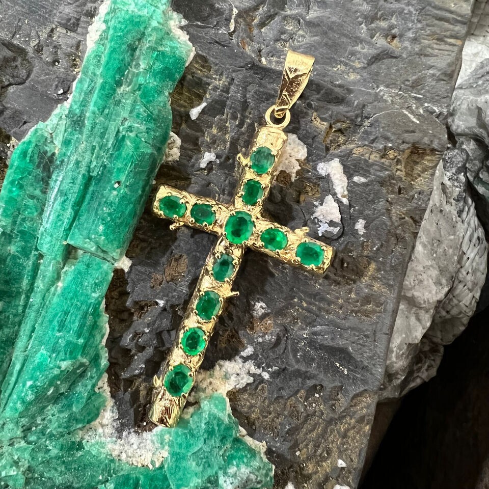Certified Oval Cut Natural Green Emerald 14K Yellow Gold Hip Hop Cross Pendant