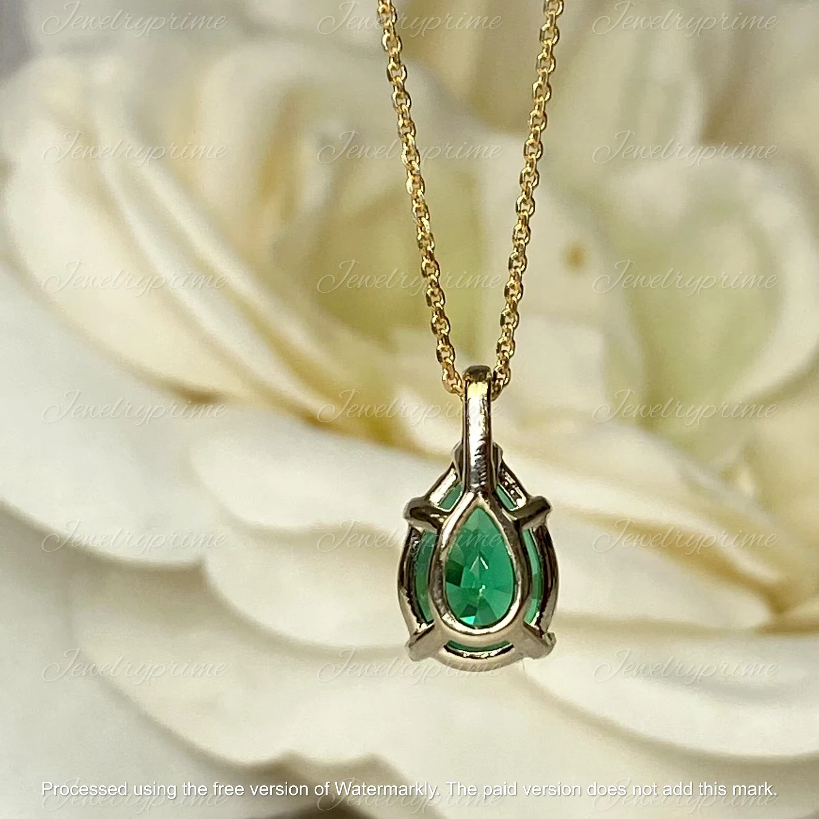 1.5Ct Pear Cut Lab Created Green Emerald Women’s Pendant 14K Yellow Gold Plated