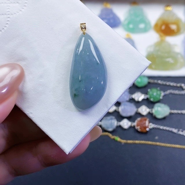 Grade A 100% Natural Untreated Myanmar Purple Jadeite with 18k gold Jade Pendant
