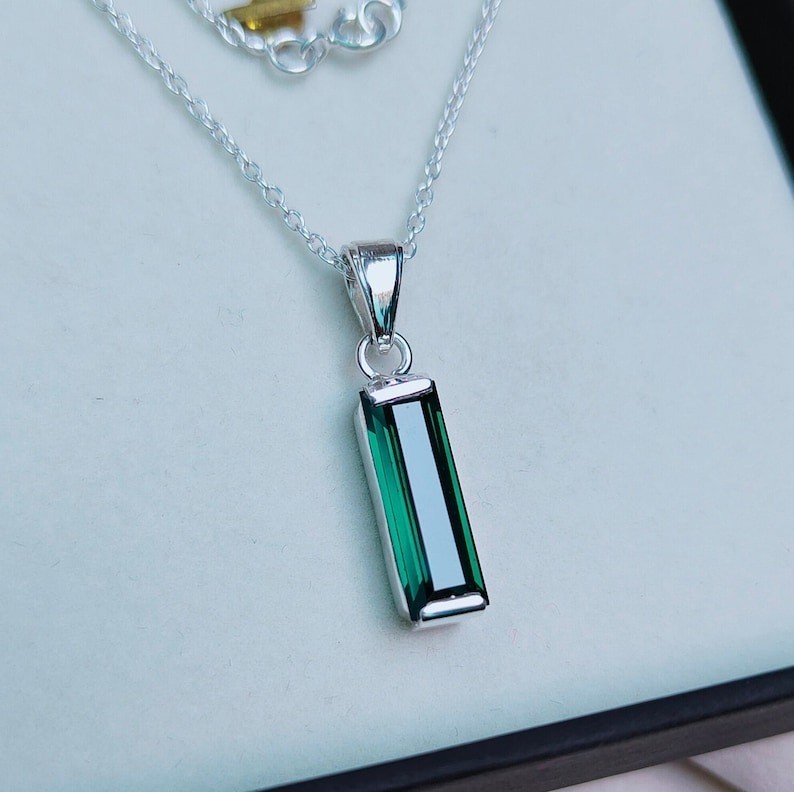 Natural Teal Green Sapphire 18 Ct 925 Silver Pendant Certified Loose Gemstone