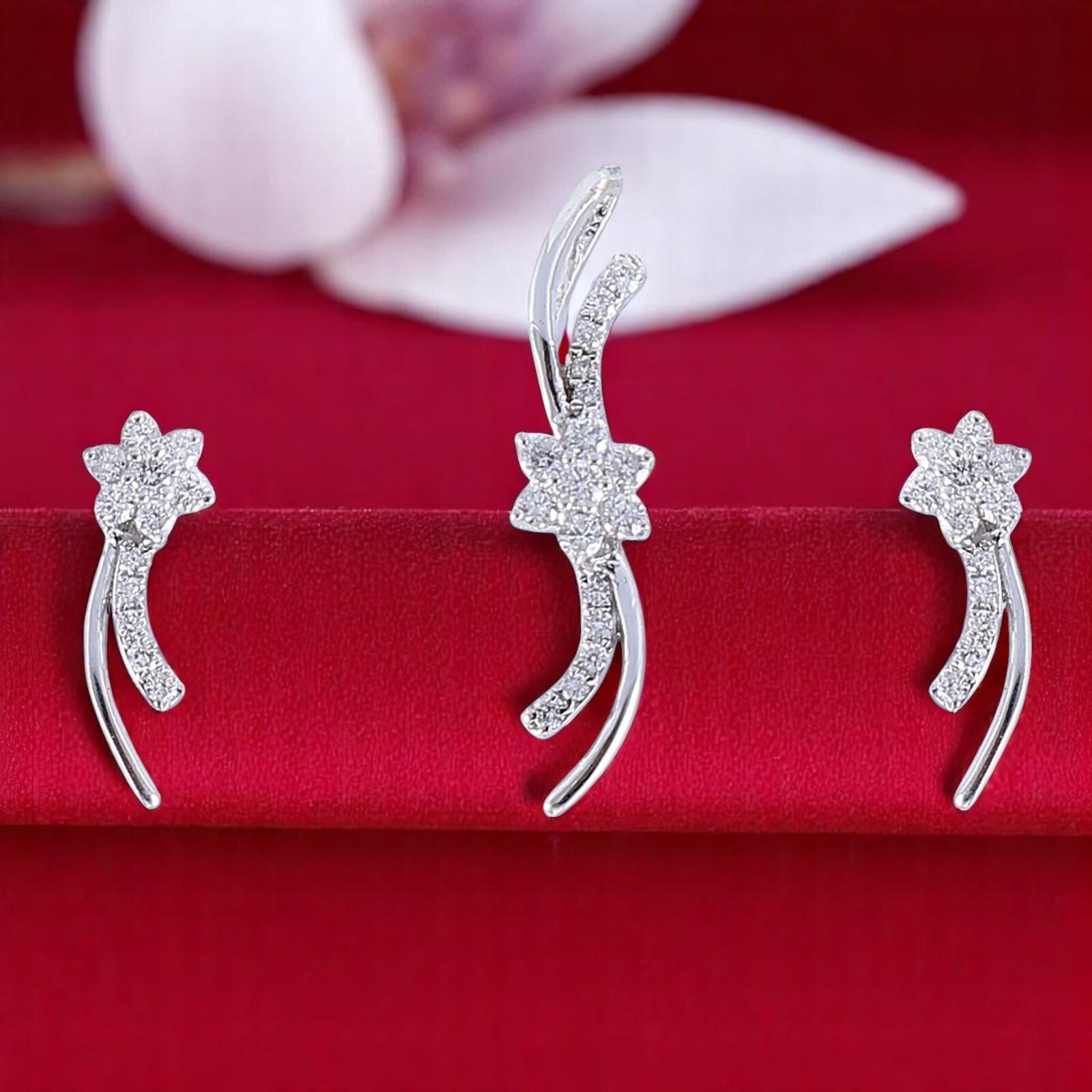0.75 Cts F/VS1 Round Brilliant Diamonds Starlit Pendant Earrings Set in 14K Gold