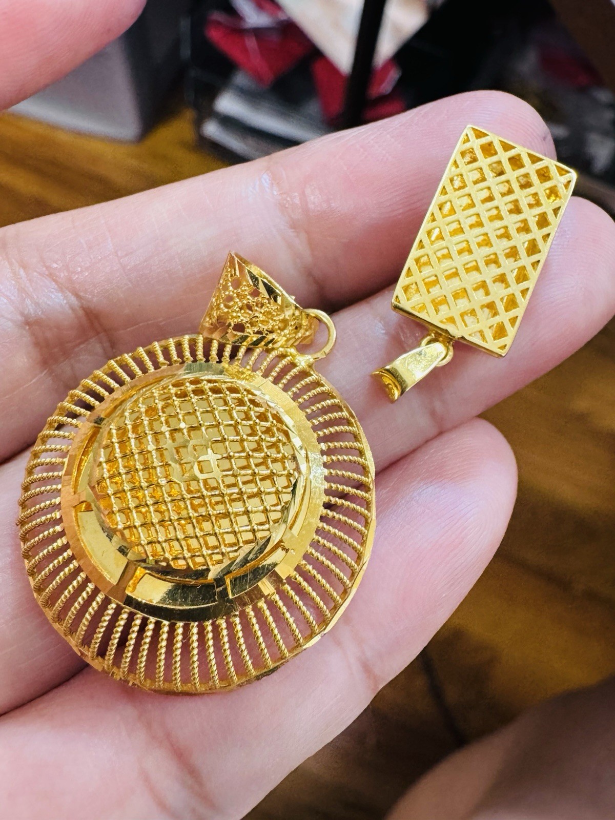 22K 916 22C Real Gold Two Set of Pendant 1 x Bar & 1x Round 7.24g
